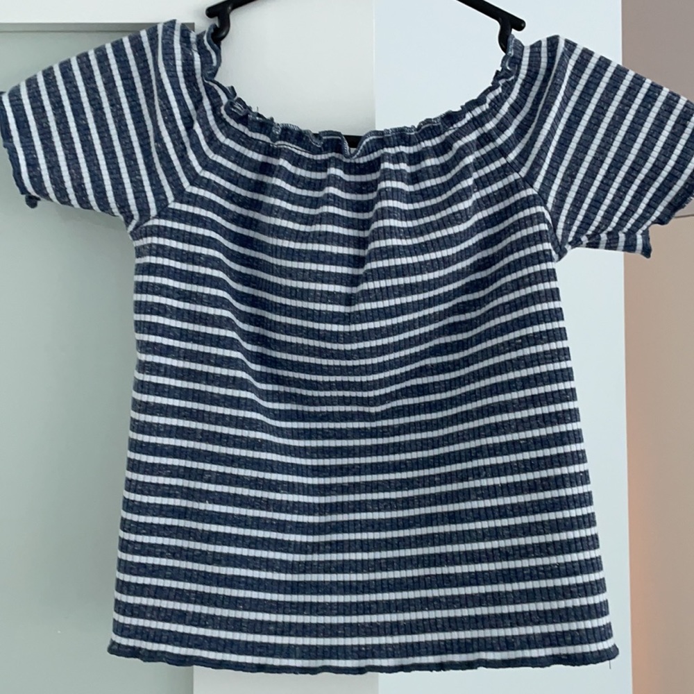 Off shoulder top - Picture 2 of 4